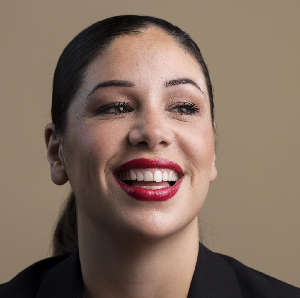 portrait-smiley-woman